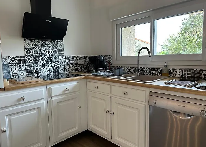 De La Treille Casa de Férias Saint-Maurice-la-Clouere